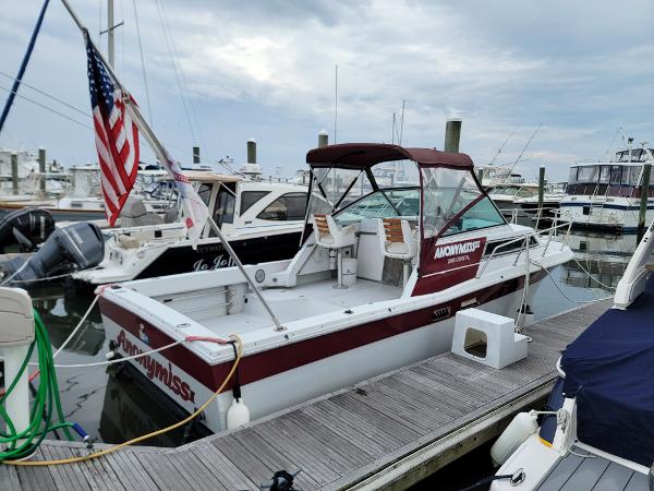 Slide: The Image of 1986 Wellcraft 2800 Coastal Offshore Fisherman docked at a marina. - 2