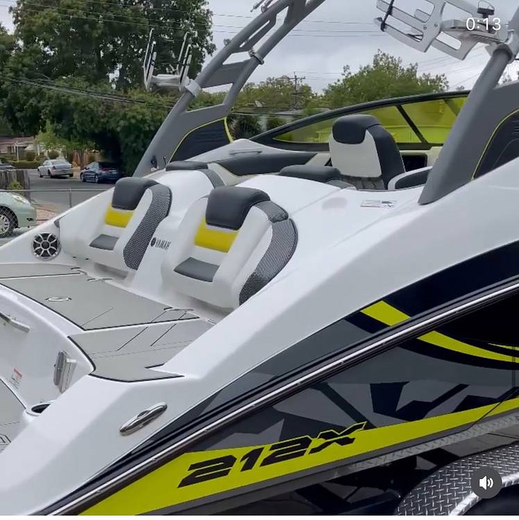 Slide: The Image of Yamaha 212x 2020 - 12204777
